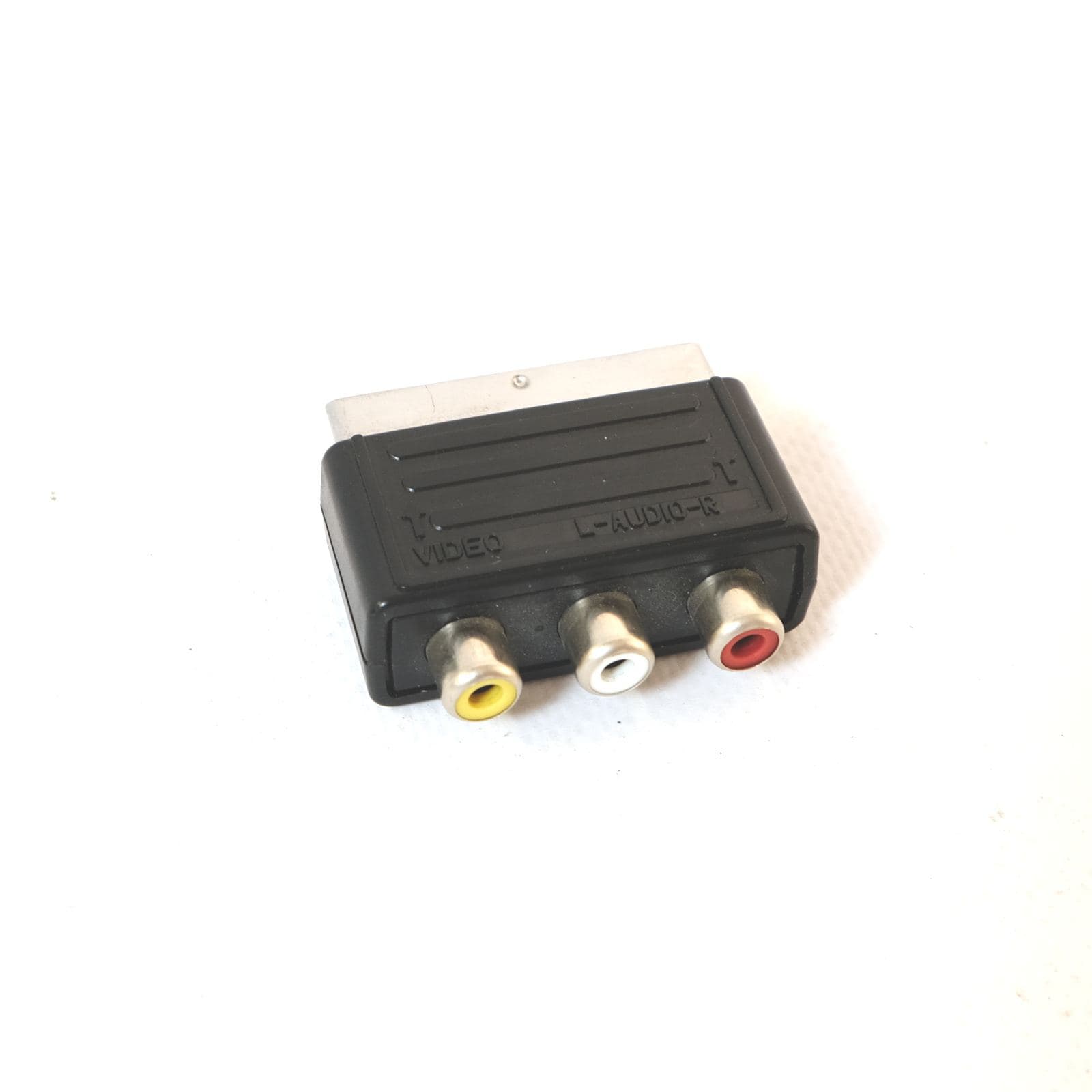 Adapterstecker (Scart auf 3x Cinch) – Bild 1