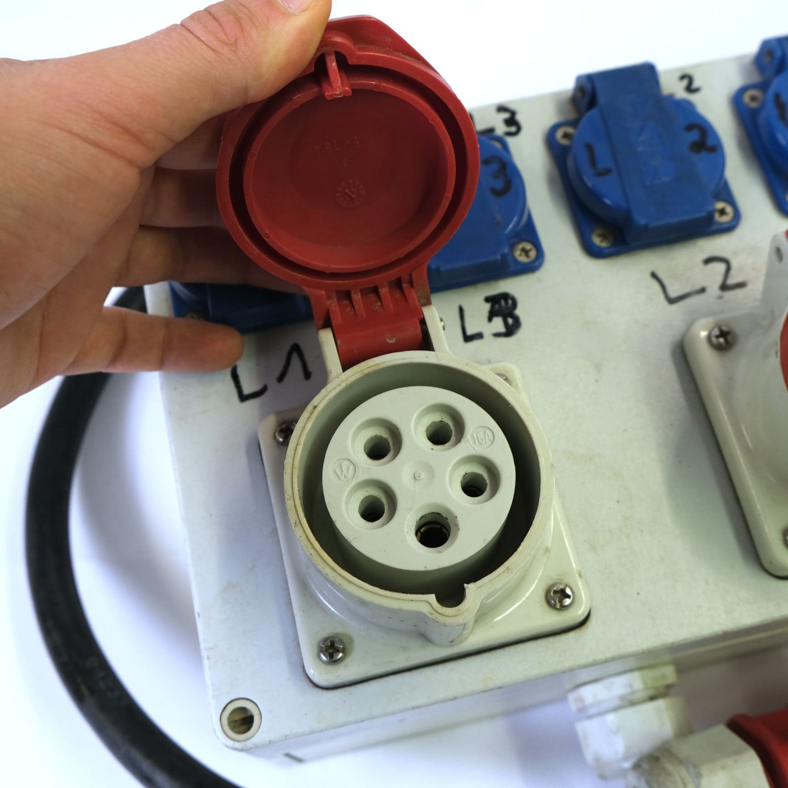 16-Amp-Verteiler (4x Schuko, 2x CEE16A) – Bild 2
