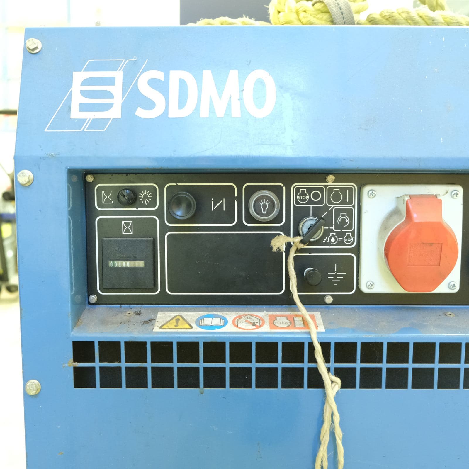 Stromerzeuger, Stromaggregat mit 7,5 kW – Bild 2