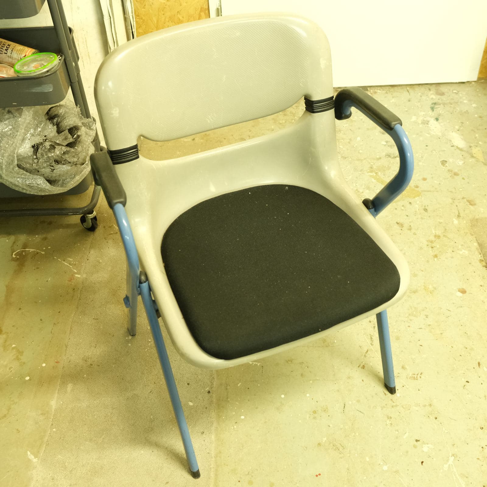 Stapelstuhl gepolstert – Bild 1